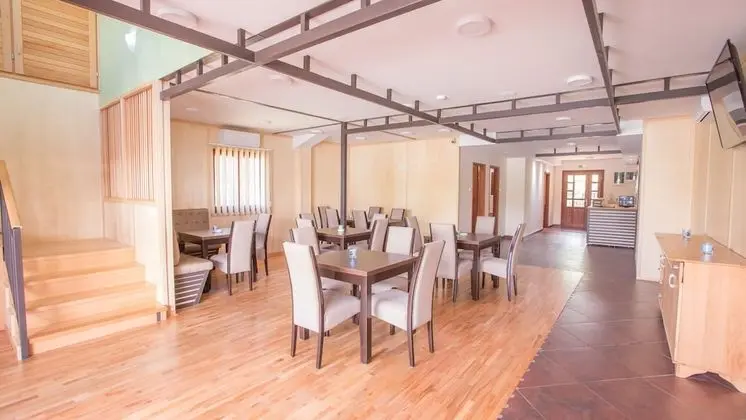 DOO D&M Ušće Green House Hostel - Yerinde Yemek