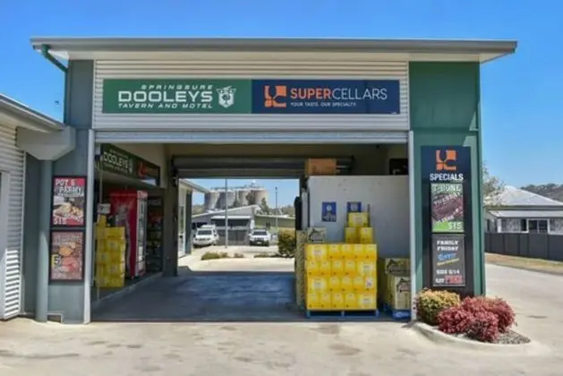 Dooleys Springsure Tavern and Motel - Dış Mekan