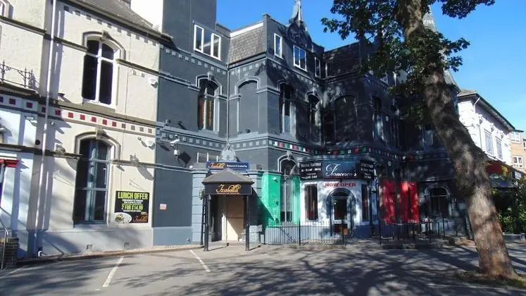 The Dorchester Apartments - Dış Mekan