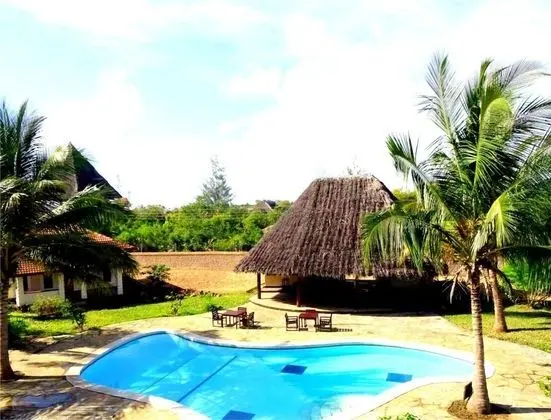 Doric Cottages Diani - Havuz