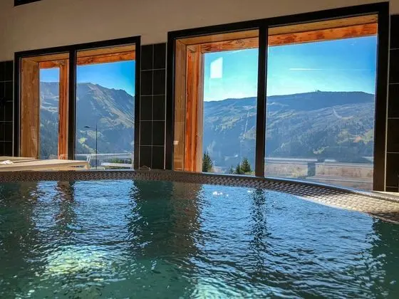 Dormio Resort Les Portes du Grand Massif - Havuz