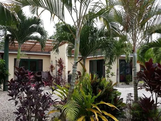 Dorothy's Muri Beach Bungalows