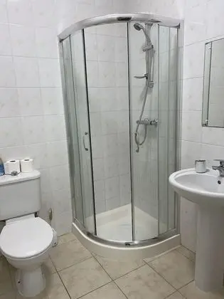 Double bed with attached Bath & Balcony - Banyo Özellikleri