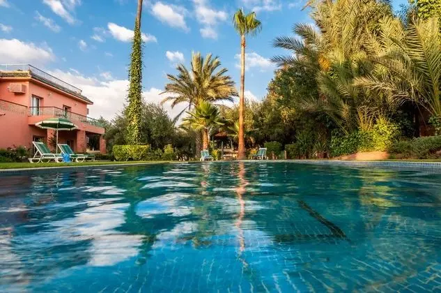 Double Bedroom in a Charming Villa in the Marrakech Palmeraie - Havuz