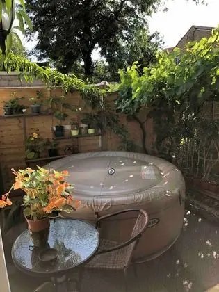 Double bedroom near Heathrow - Havuz