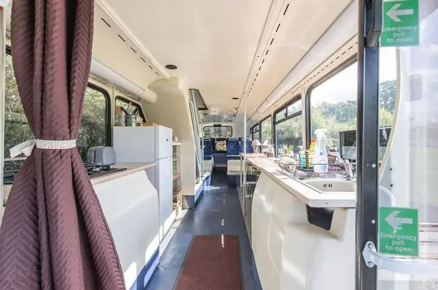 Double Decker Bus on an Alpaca Farm Sleeps 8 - Lobi