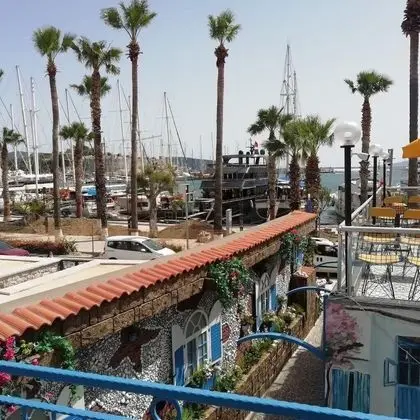 Double Inn Marina Hotel