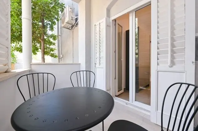 Double L House