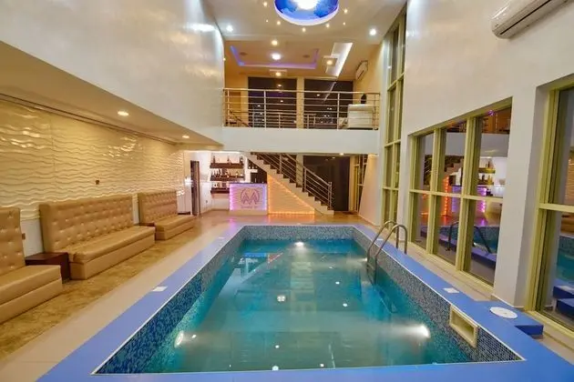 Double M Exquisite Suites and Lounge - Havuz