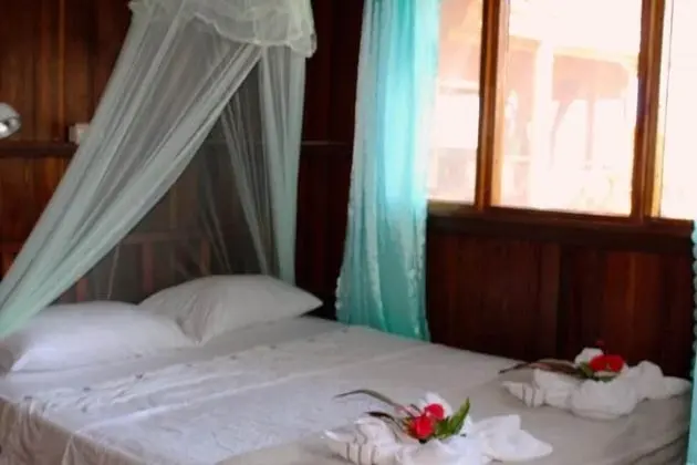 Double Room With Bathroom and Partial View to the Beach