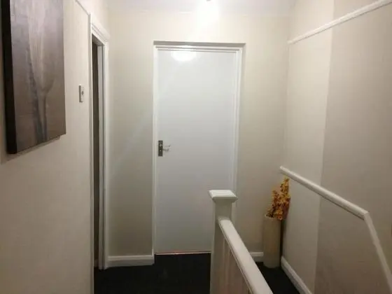 Double With Shared Bathroom Sleeps 1-2 Located 5 Minutes From Heathrow Dsbyr - İç Mekan