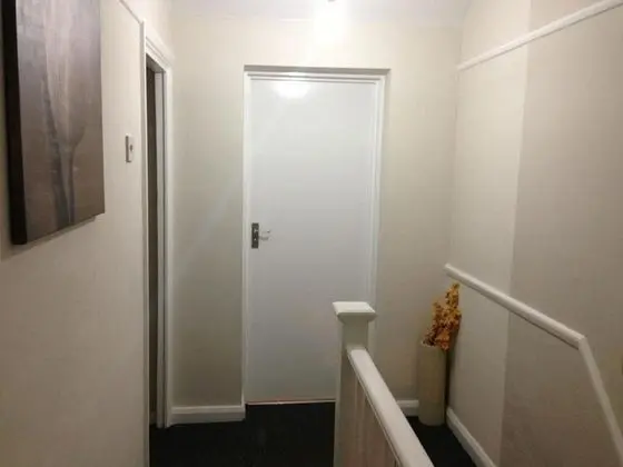 Double With Shared Bathroom Sleeps 1-2 Located 5 Minutes From Heathrow Dsbyr - İç Mekan