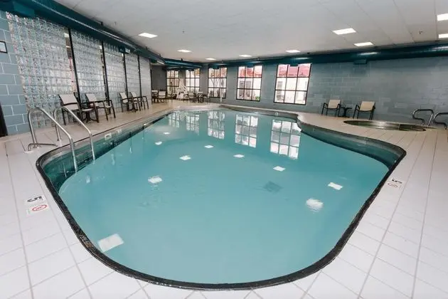 Doubletree Hotel Bloomington - Havuz