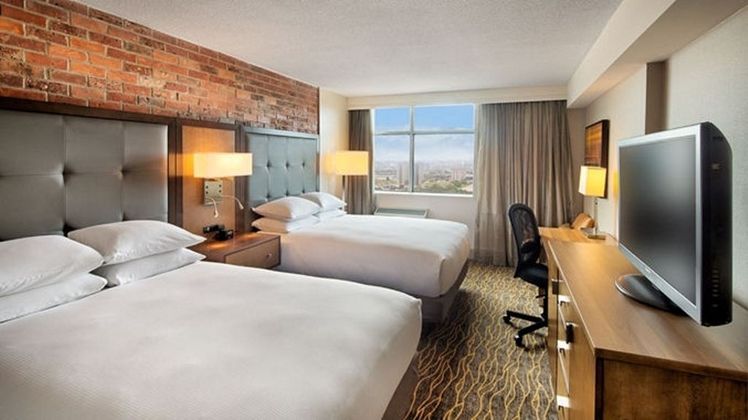 DoubleTree by Hilton Toronto Airport