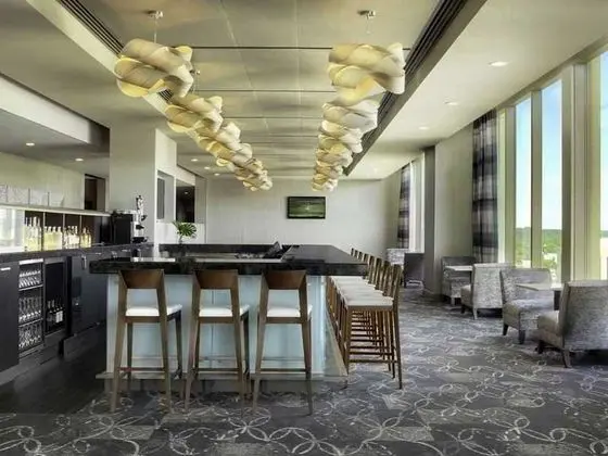 DoubleTree Cedar Rapids Convention Complex - Bar