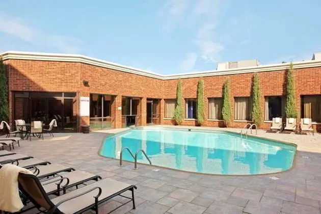 Doubletree Hotel Cleveland South  - Havuz