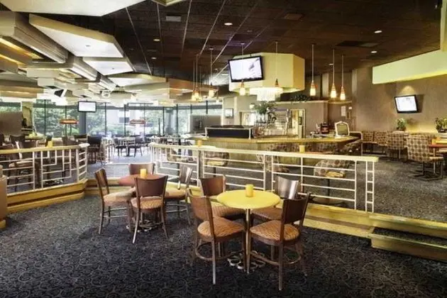 Doubletree Hotel Colorado Springs - Bar