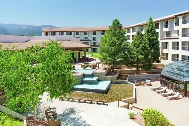 Doubletree Hotel Colorado Springs - Dış Mekan