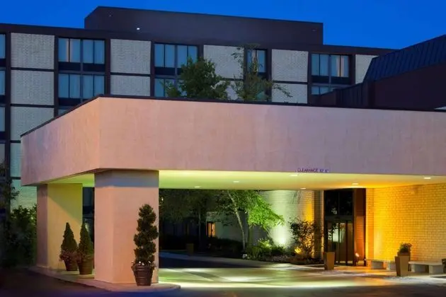 Doubletree Hotel Columbus/Worthington - Dış Mekan
