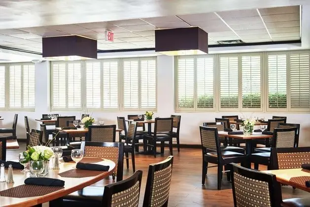 Doubletree Hotel Dallas Market Center