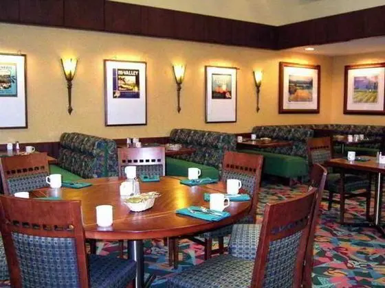DoubleTree by Hilton Hotel Bakersfield - Yeme / İçme