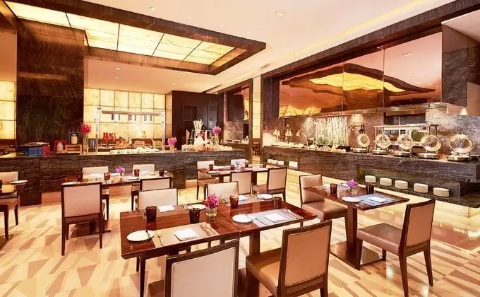 Doubletree by Hilton Beijing - Yeme / İçme