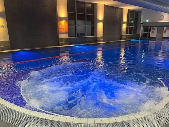 Doubletree by Hilton Bristol South Cadbury House - Havuz