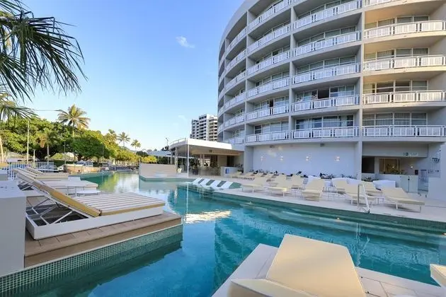 Doubletree by Hilton Cairns - Havuz