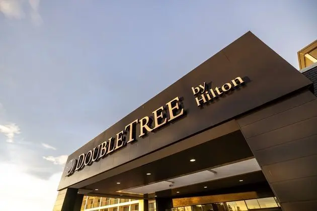 DoubleTree by Hilton Calgary North - Dış Mekan
