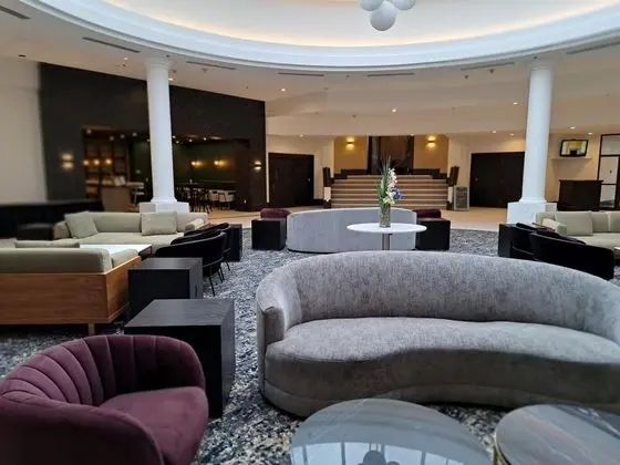 DoubleTree by Hilton Calgary North - Lobi