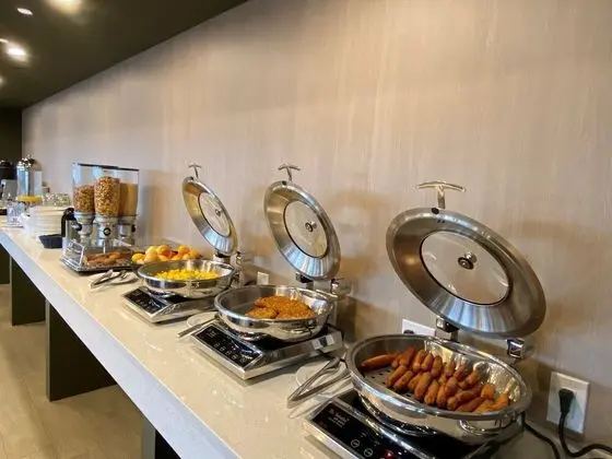 DoubleTree by Hilton Calgary North - Yerinde Yemek