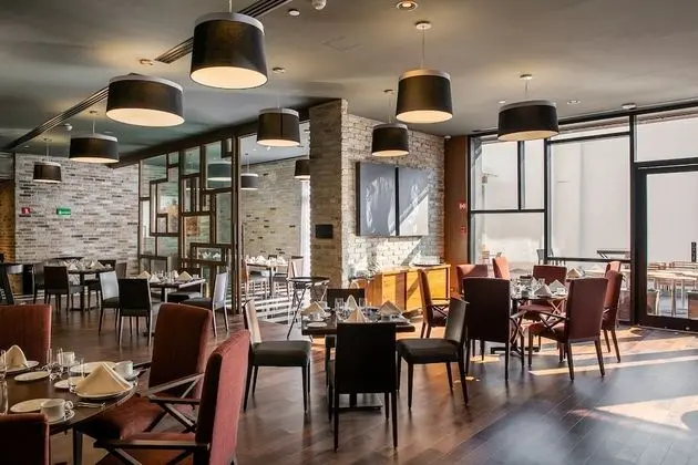 DoubleTree by Hilton Celaya - Yerinde Yemek