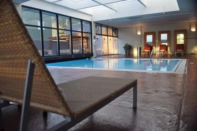 DoubleTree by Hilton Hotel Chicago North Shore - Havuz