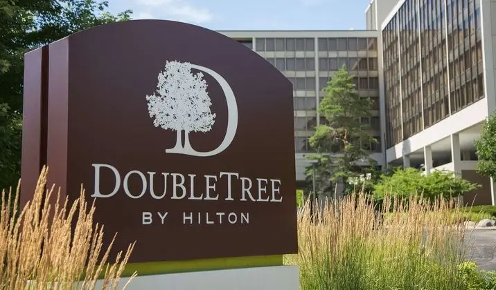 DoubleTree by Hilton Hotel Chicago Oak Brook - Dış Mekan
