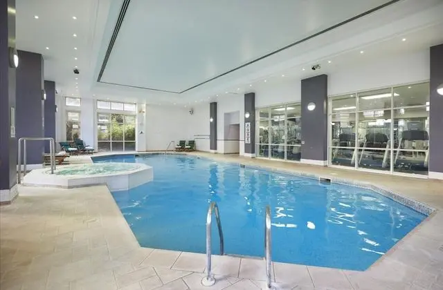 Doubletree by Hilton Dartford Bridge - Havuz