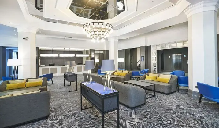 Doubletree by Hilton Dartford Bridge - Lobi