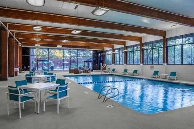DoubleTree By Hilton Denver - Havuz
