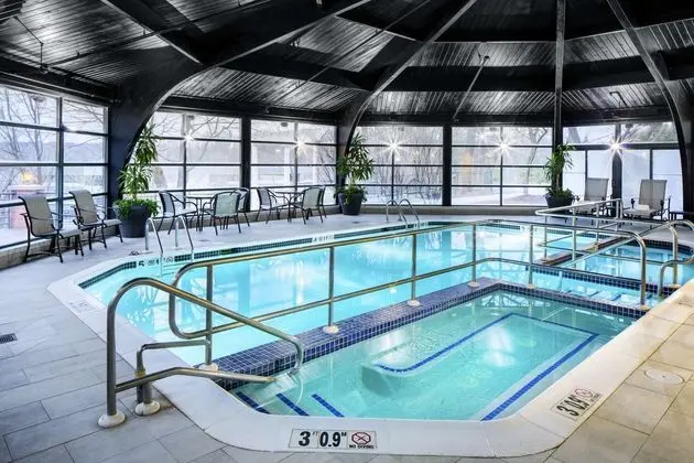 Doubletree by Hilton The Desmond Hotel Malvern, PA - Havuz