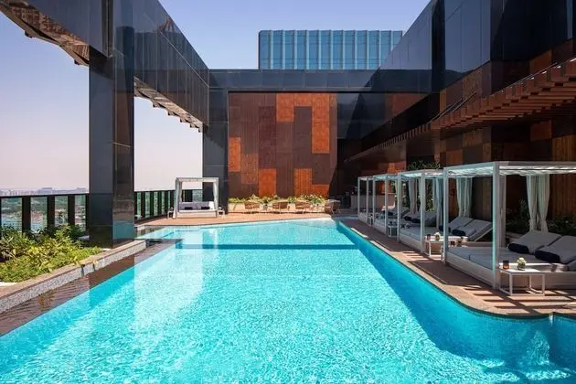 DoubleTree by Hilton Dubai M Square Hotel & Residences - Havuz