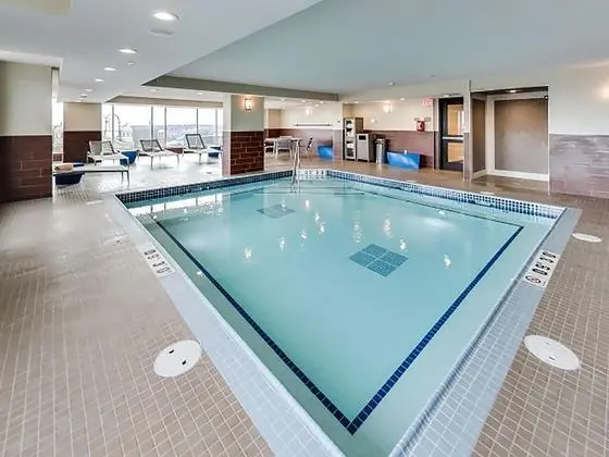 Doubletree by Hilton Edmonton Downtown - Havuz