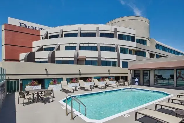 DoubleTree by Hilton Fullerton - Havuz