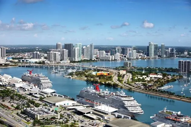 Doubletree by Hilton Grand Biscayne Bay - Dış Mekan