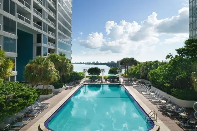 Doubletree by Hilton Grand Biscayne Bay - Havuz