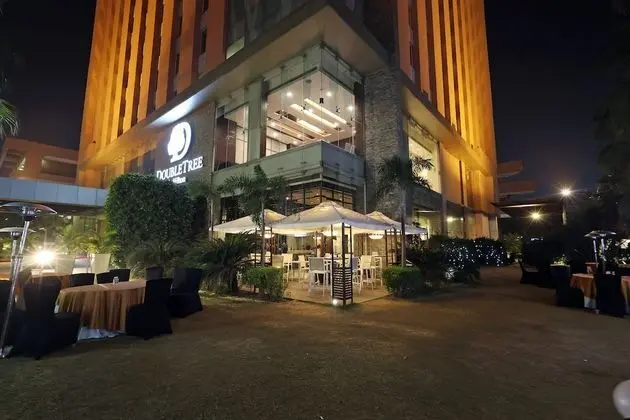 DoubleTree by Hilton Gurugram Baani Square - Dış Mekan
