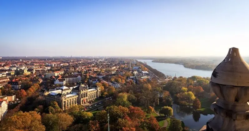 DoubleTree by Hilton Hannover Schweizerhof - Dış Mekan