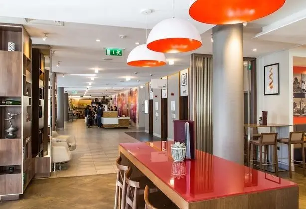 DoubleTree by Hilton London Angel Kings Cross - Lobi