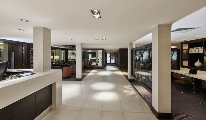 DoubleTree by Hilton London Ealing - Lobi