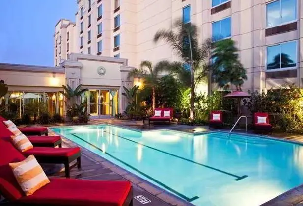 DoubleTree by Hilton Hotel Los Angeles Commerce - Havuz