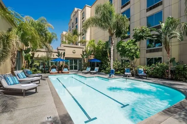 DoubleTree by Hilton Hotel Los Angeles Commerce - Havuz