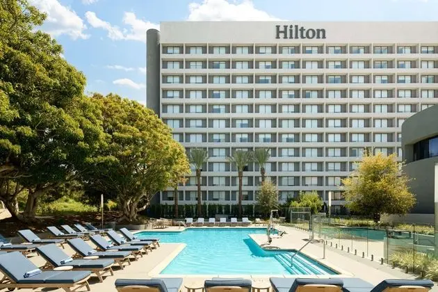 DoubleTree by Hilton Los Angeles Westside - Havuz